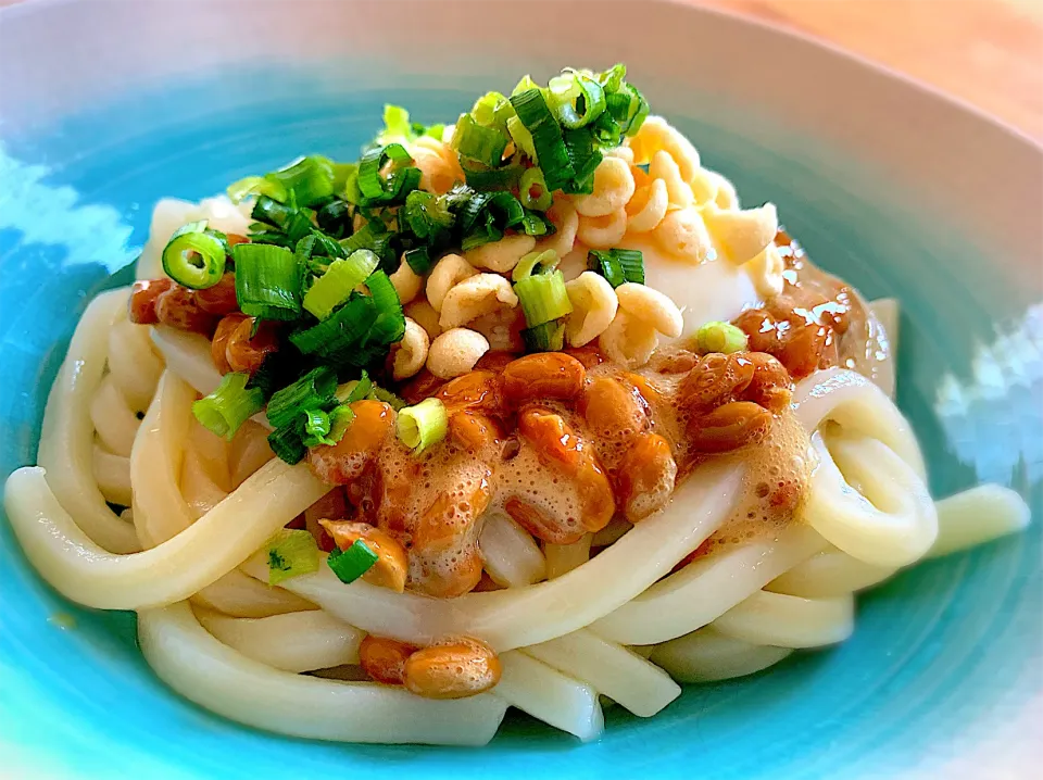 半熟たまごと納豆のぶっかけうどん|ATSUSHIさん