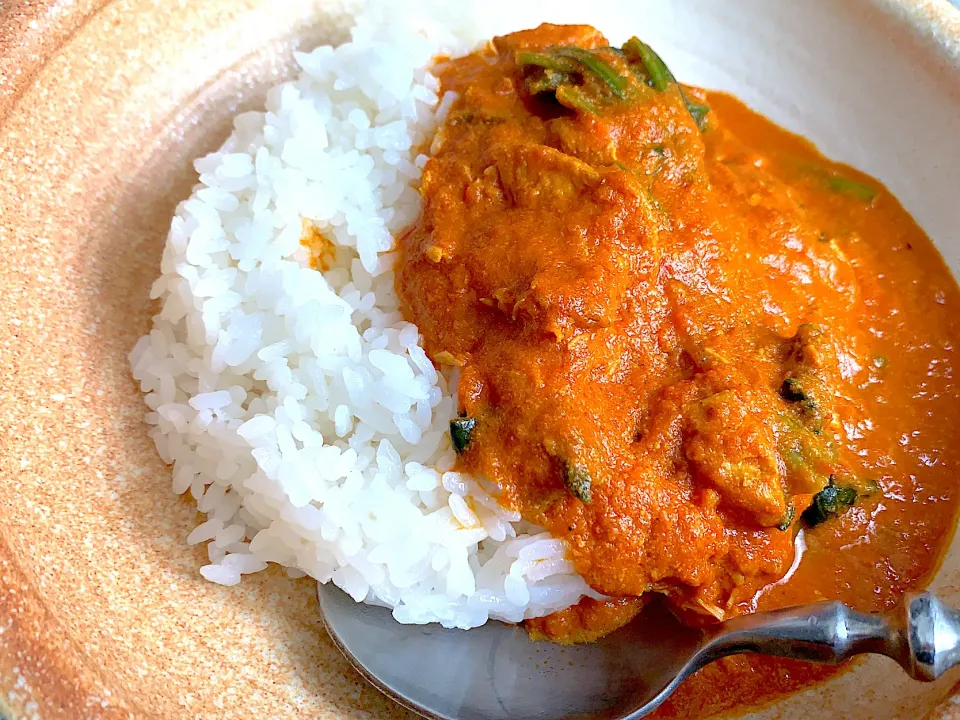 世界食堂トランジットさんのチキンとほうれん草のトマトカレー|Harukoさん