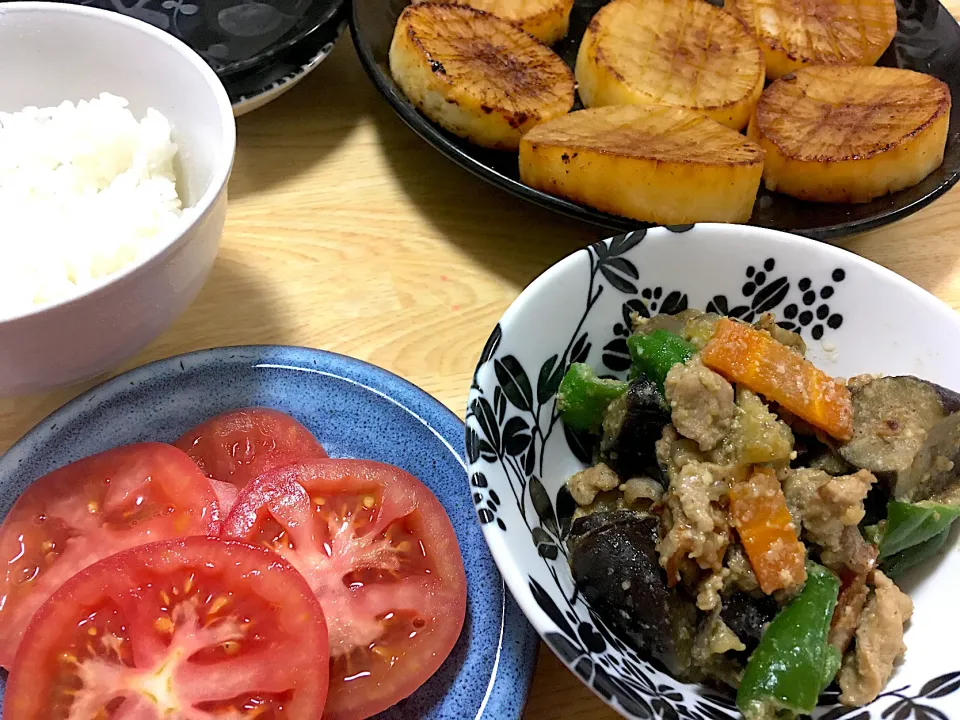 Snapdishの料理写真:晩ごはん🥢豚なすピーマンのスタミナ味噌炒め&大根ステーキ|けいさん