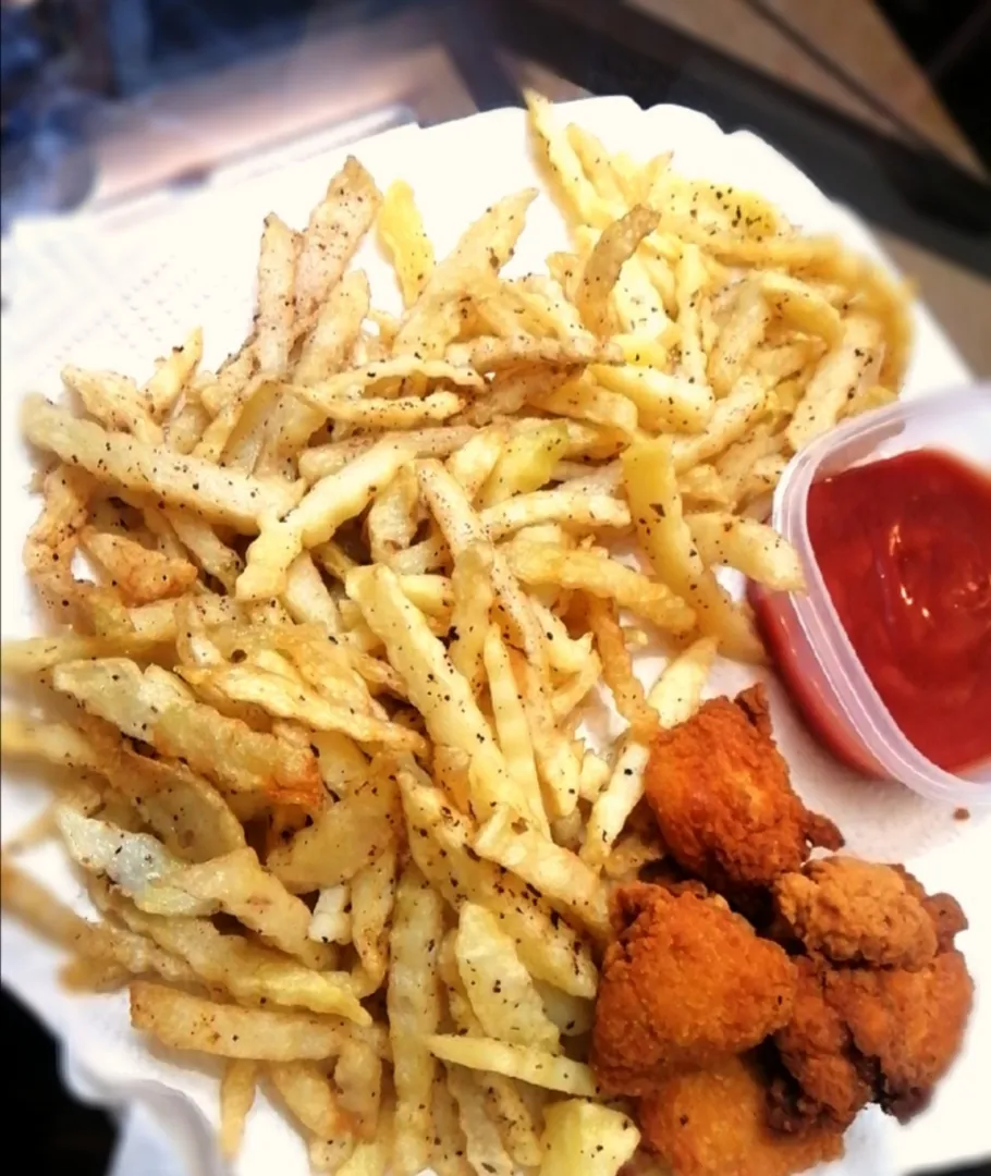 AYESHAQAZI's dish Oregano fries with
Tender pops and sauce🔥|AYESHAQAZIさん