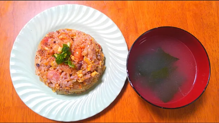 Snapdishの料理写真:４月７日　炒飯　わかめスープ|いもこ。さん