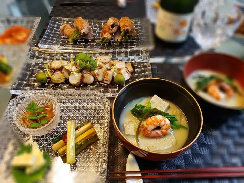 Snapdishの料理写真:たらの芽豚巻き🐷蛸炙り🐙生麩とほうれん草のお味噌汁でも主役は車海老|🌿あかしろみどり🌿さん