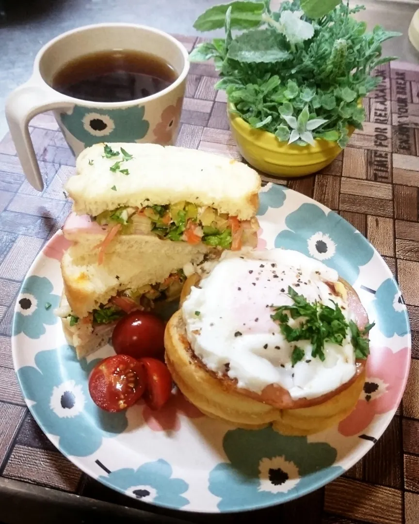 まんまる食パンDE朝ごぱん 😋|fumi ◡̈⋆さん