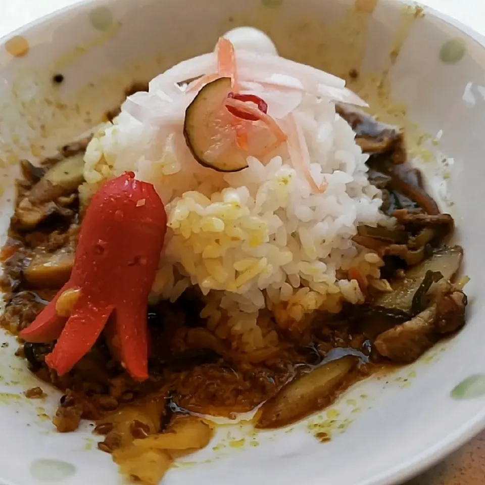 ゴボウと椎茸の牛豚キーマカレーinタコさんウインナー🐙|ふじわらたくやさん