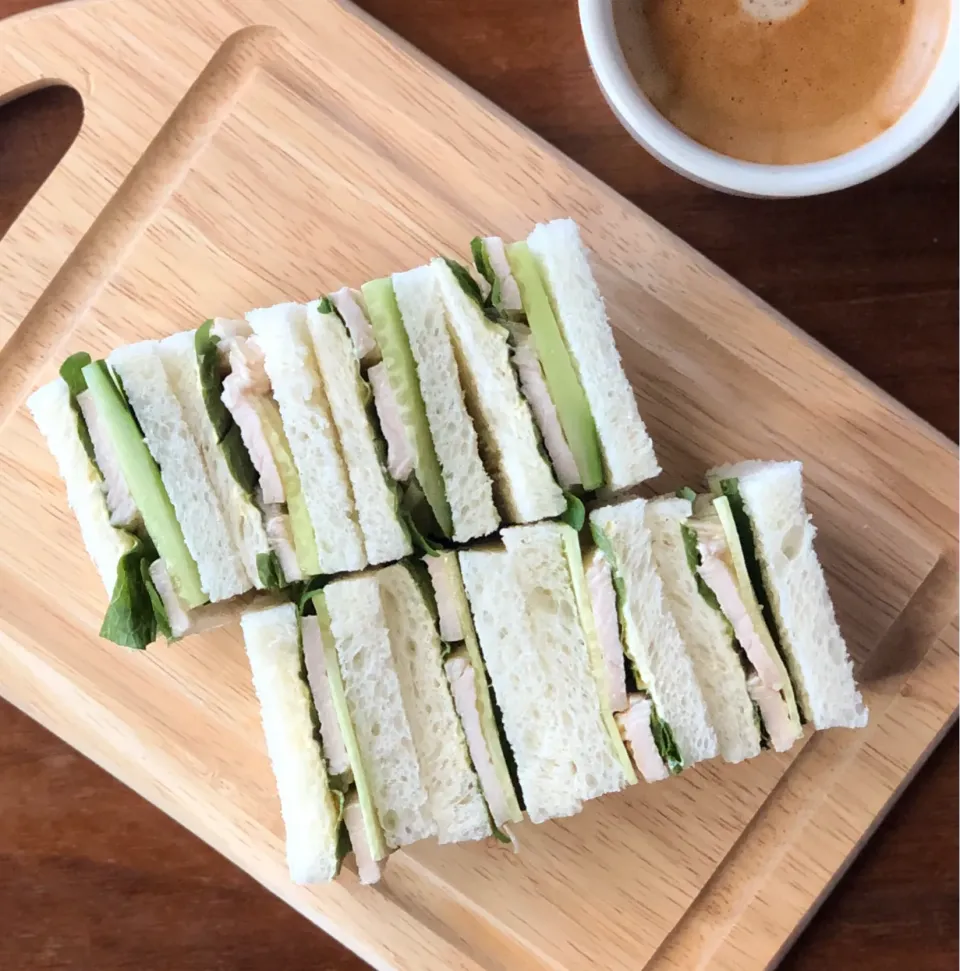 オイルチキンのサンドイッチ　　　　Boiled chicken in oil sandwich|マユマユさん