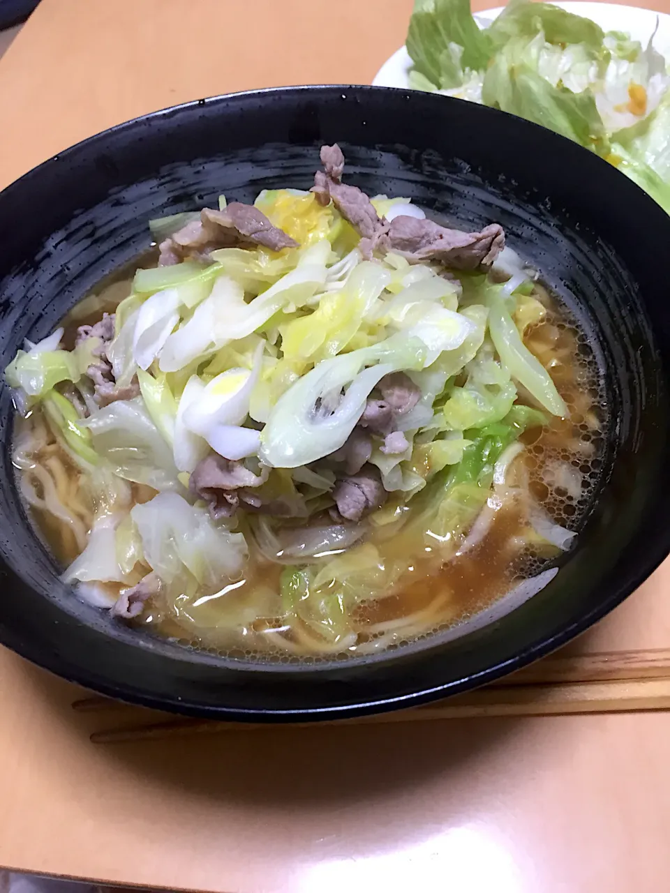 Snapdishの料理写真:在宅勤務中の男飯(ネギたっぷり野菜ラーメン)|おおもりの星さん