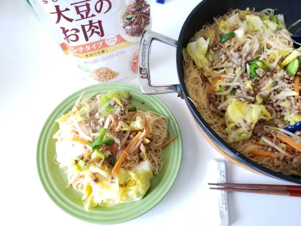 野菜たっぷり大豆のお肉で焼きビーフン|nokorinさん