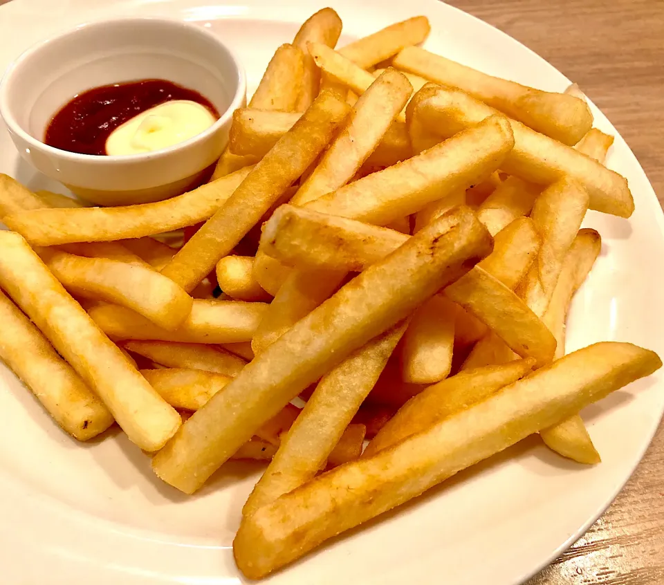 山盛りポテトフライ🍟|ゆうじ.さん