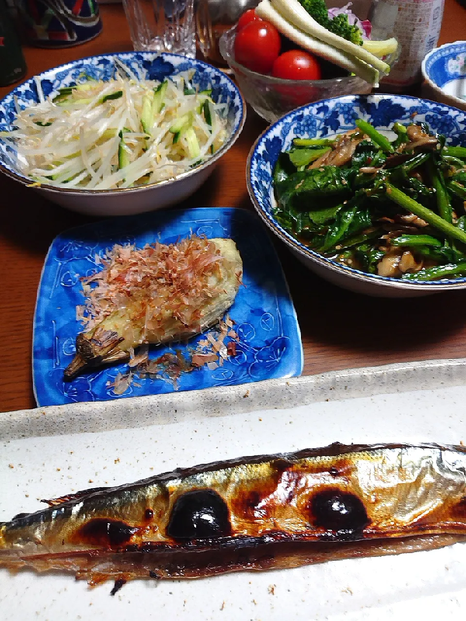 サンマの糠漬け焼き
ほうれん草と舞茸の炒めもの
もやしナムル
焼き茄子
サラダ|ぱやさん