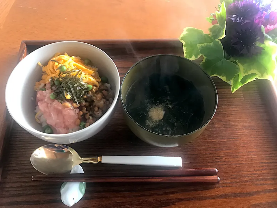 Snapdishの料理写真:マグロ、納豆、玉子の三食丼|Iggywiggyさん