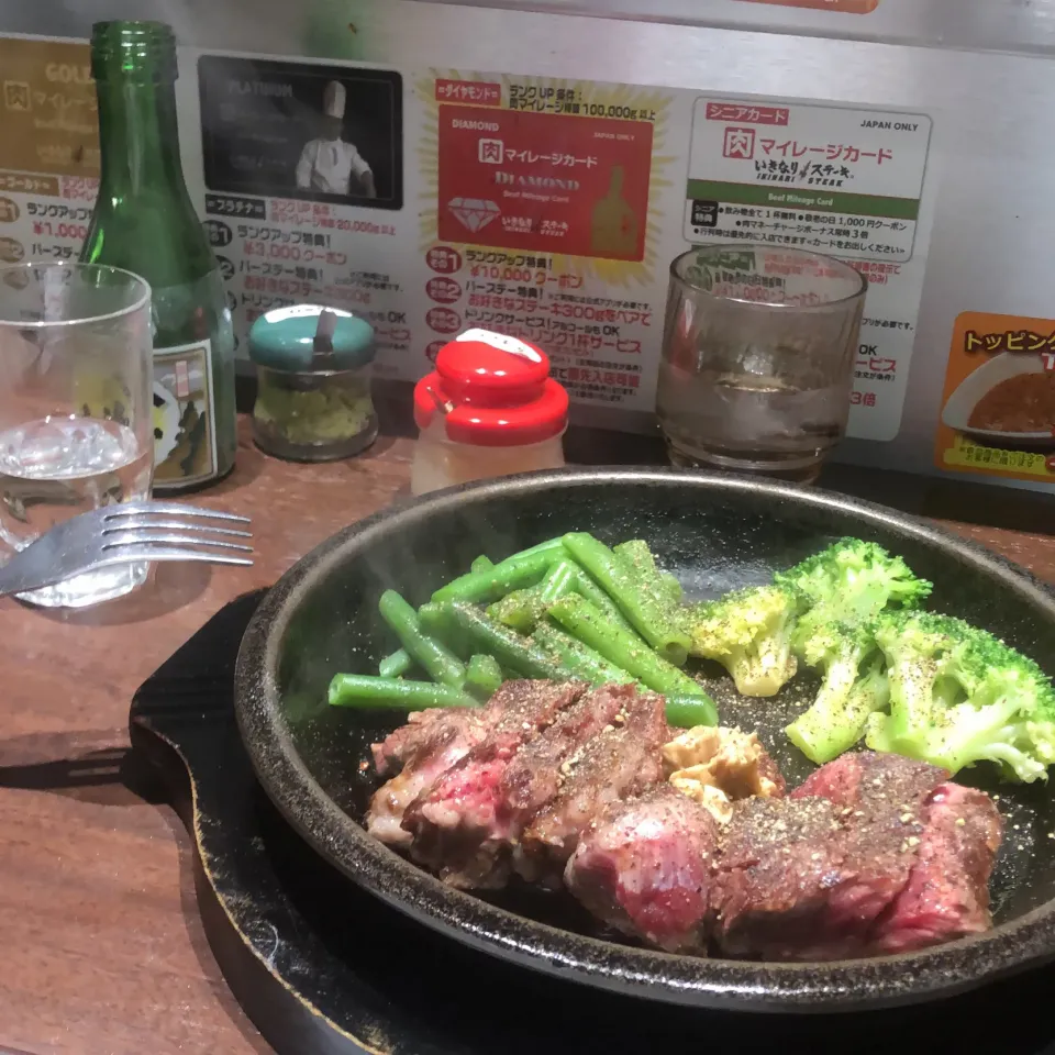 Snapdishの料理写真:ワイルドステーキ 200g トッピングチェンジブロッコリー　Yahooクーポンでインゲン　八海山同着　＃いきなりステーキ小杉店|Hajime Sakaiさん