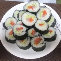 My maki Soshi salmon and maguro avocado|Minjellv Perolina Fernanadezさん