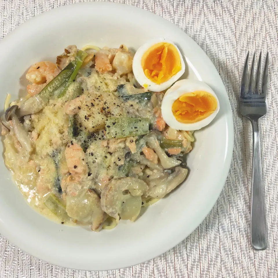 Snapdishの料理写真:魚介クリームパスタ|miyaさん