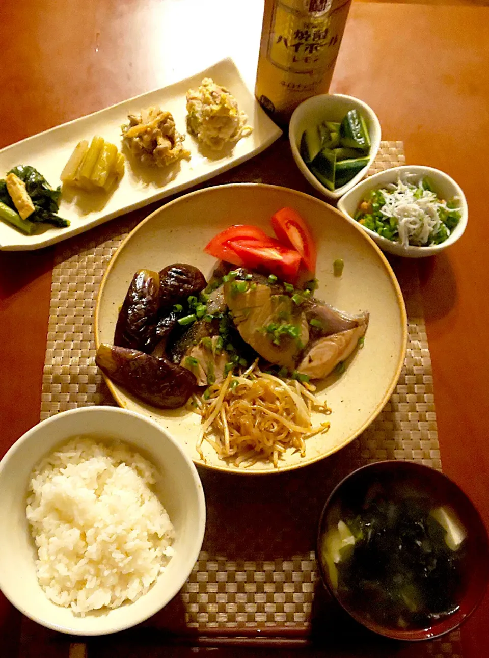 Today's dinner🍴春のおばんざいSet<かき菜とお揚げの炒め物･芹の煮物･大浦牛蒡と肉そぼろ煮込み･芹とﾍﾞｰｺﾝの卯の花>･胡瓜の浅漬け･ひきわりしらす納豆･鰤のﾊﾞﾀｰ醤油焼きw/もやしと白滝･茄子･ﾄﾏﾄ･白飯･お豆腐とわかめのお味噌汁|🌈Ami🍻さん