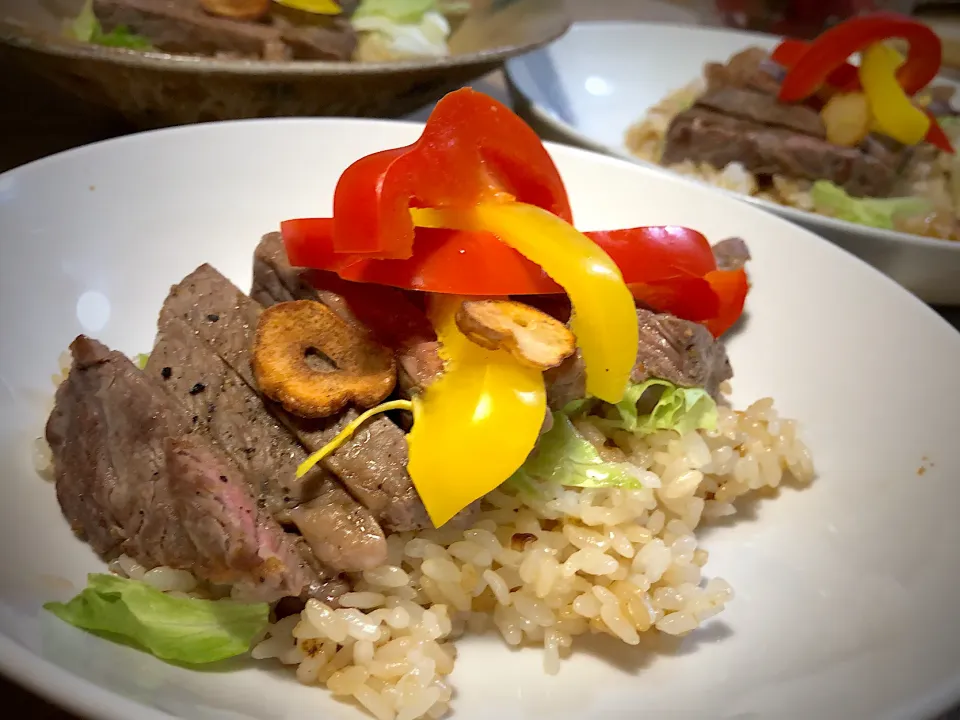 Snapdishの料理写真:安いお肉でステーキ丼 5人前|パパのつくりおき弁当（つく弁）さん