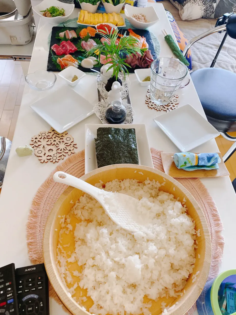 Snapdishの料理写真:＃久しぶりの投稿＃お家で宴会＃コロナに負けるな＃手巻き寿司|あーたんさん