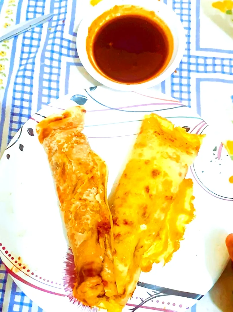 Snapdishの料理写真:Chicken bhuna roll and egg frankie|KULSUM TOUSIFさん