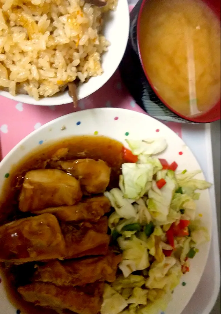 🍄きのことゴボウ😋とにんじん🥕の炊き込みご飯🍚🍴と🐔鶏の照り焼き🐔😋💗✨|内藤ひろみさん