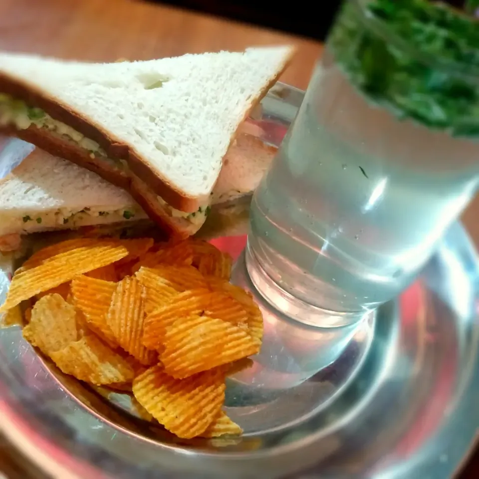 Snapdishの料理写真:Egg Salad Sandwich & Chips|Anuj Ghimireさん