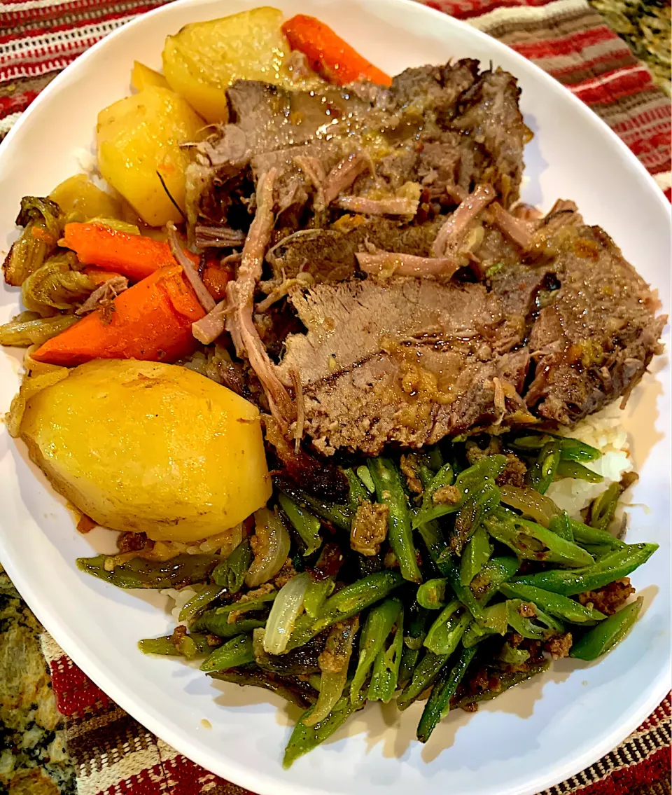 Roast Beef mix with sautéed beans. Potatoes & Carrots 🥕 on the side 👌|Alma's Home Kitchenさん