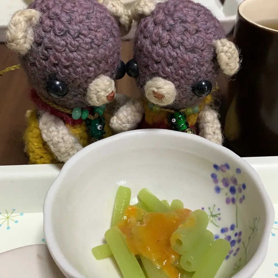 Snapdishの料理写真:うちで採れたフキ（╹◡╹）|chagashiさん