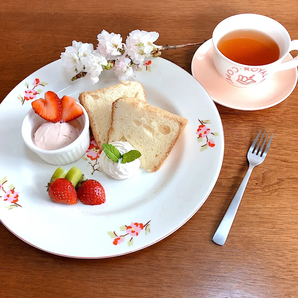 おうちカフェ「苺アイスシフォン🍓」|Happy suzumeさん