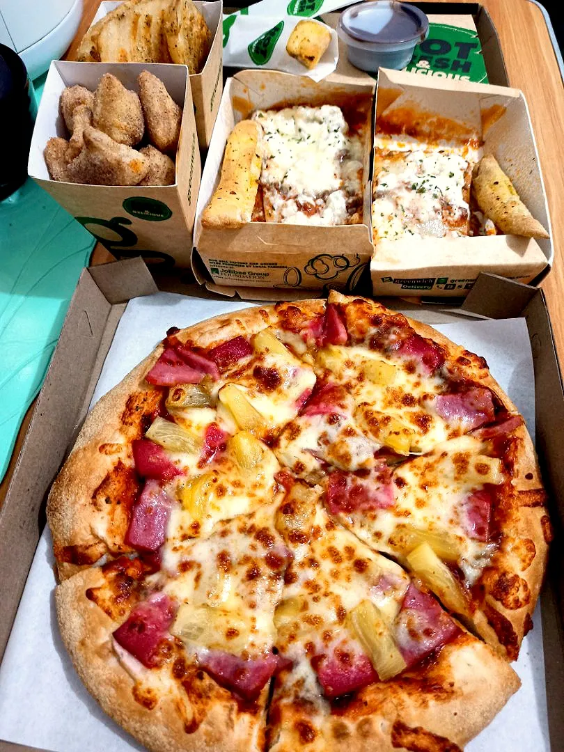 Pizza cravings today|Gie Belicano Dela Cruzさん