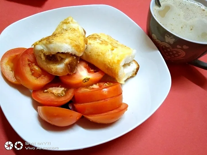 meat Ross cheese fried egg roll bread + expresso|Evanne Tangさん