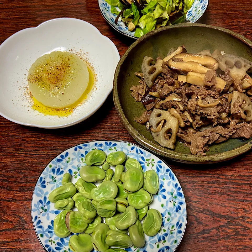 新玉ねぎレンジ蒸しと空豆とキノコ牛肉きんびら|ネコさん