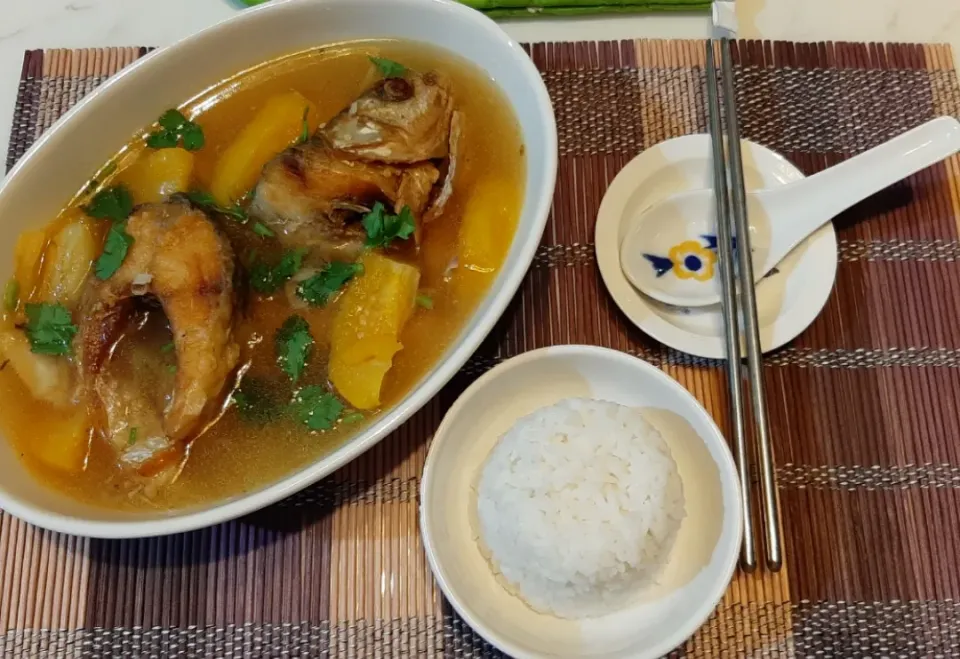 Borneo sour brinjal wth fried Sultan's fish soup

~ a recipe of Sarawak's, recognized as traditional food from generation to generation.|ģřãçîöůşさん