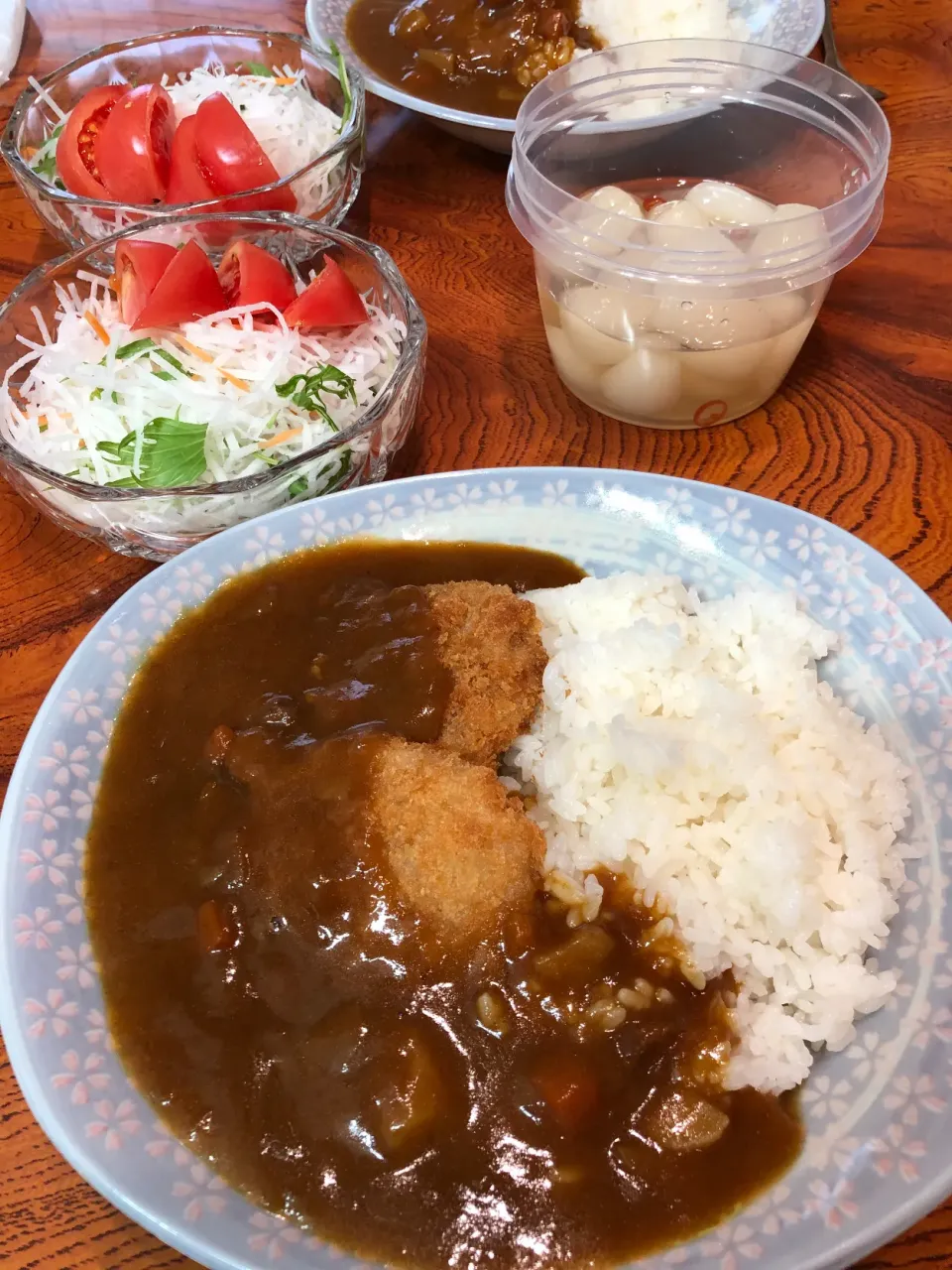 レトルトカレー🍛とサラダ🥗😋|すかラインさん