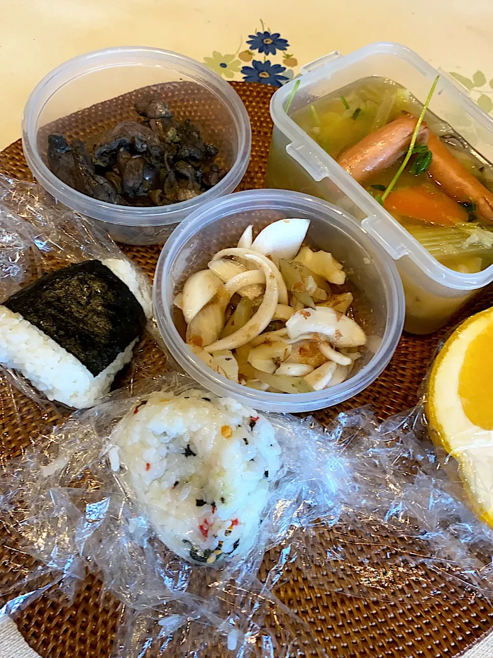 Snapdishの料理写真:慣れないお弁当|みよしようこさん