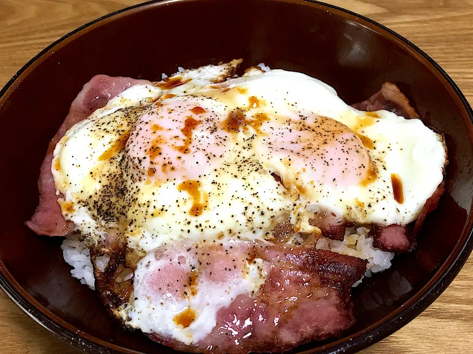 Snapdishの料理写真:☆ベーコンエッグ丼|まぁたんさん