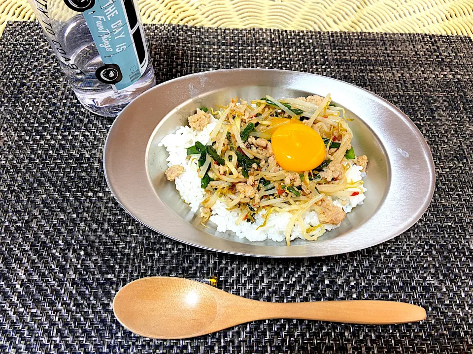 ニラもやしピリ辛ひき肉丼|たくじスペースHANA😺さん