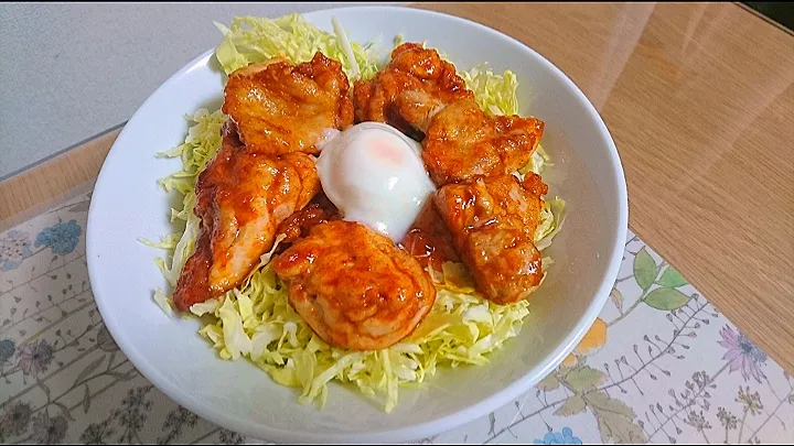 春キャベツと甘辛鶏肉丼～温泉卵をのせて～|みやさん