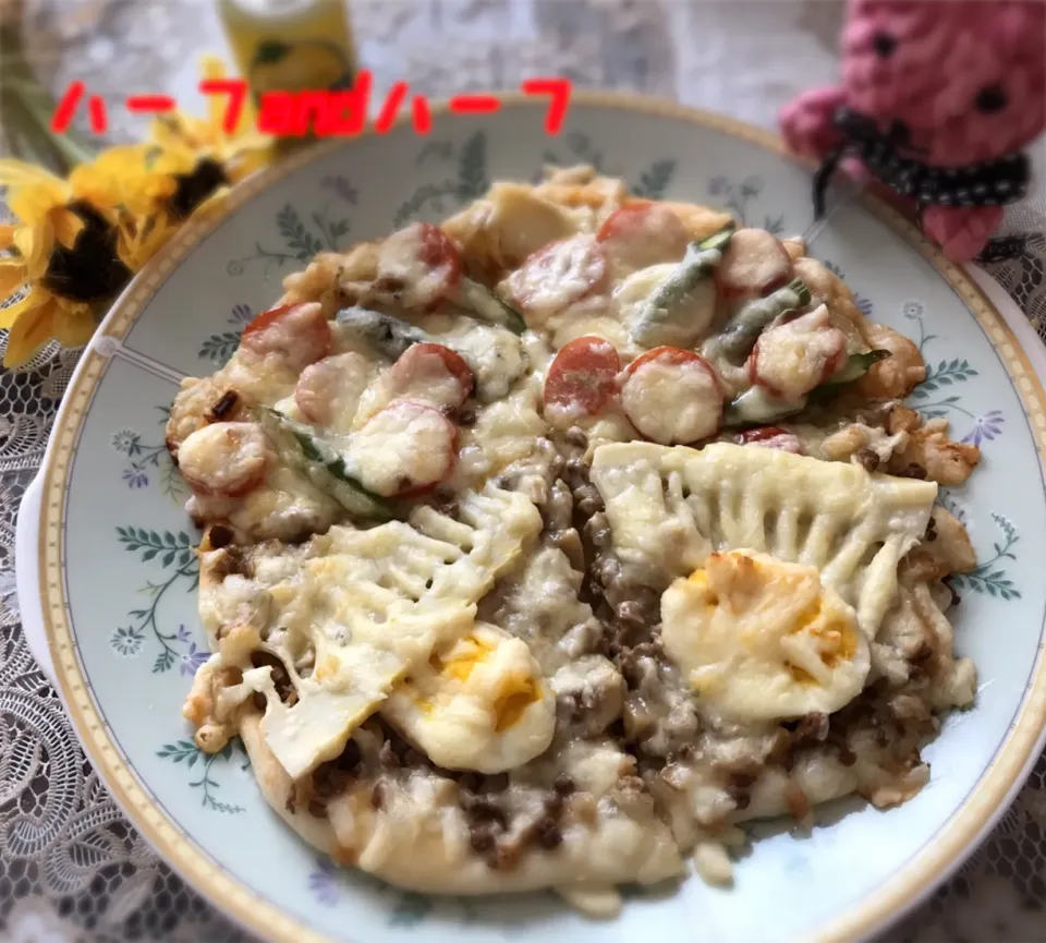 大豆ミンチ筍そぼろと煮卵ピザとトマトとアスパラと、ポテトのハーフ&ハーフピザでお昼ご飯🤤|noeさん