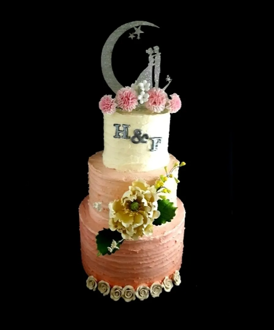 Snapdishの料理写真:♡ H & F

A 3 tiers pink ombre wedding cake. Made of Hershey chocolate cakes. Layered with Hershey salted caramel drops and salted caramel sauce. Frosted in salted caramel swiss buttercream. Decorated with sugar flowers. |zakicakesさん