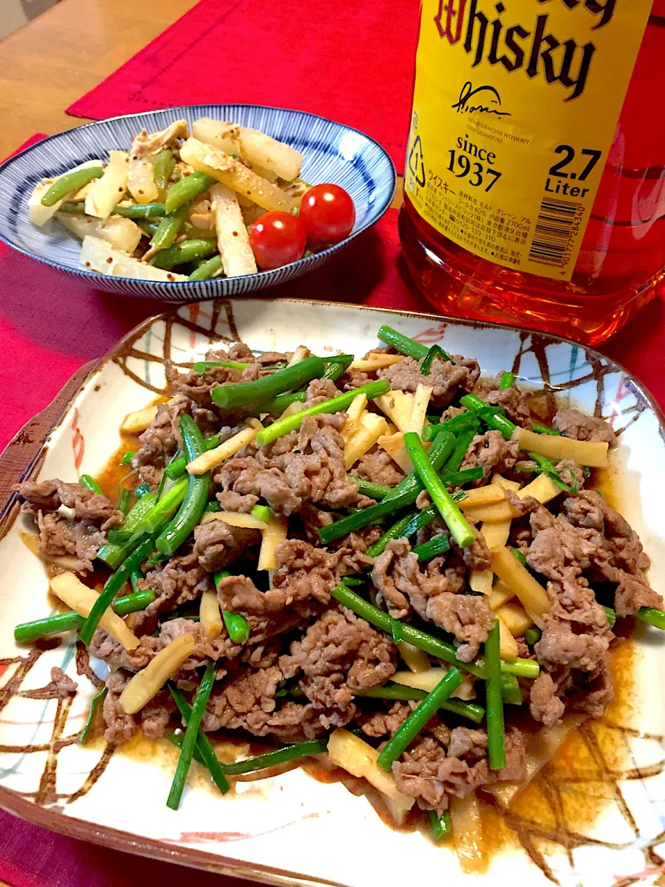 牛肉とニンニクの芽のオイスター炒め🍀|おかちさん