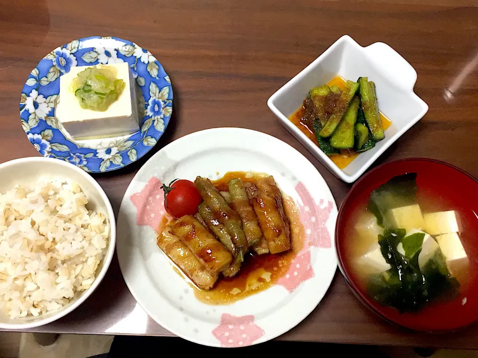 ねぎの豚肉巻き 豆腐とわかめの味噌汁 きゅうりのおかか和え ねぎ塩奴|おさむん17さん