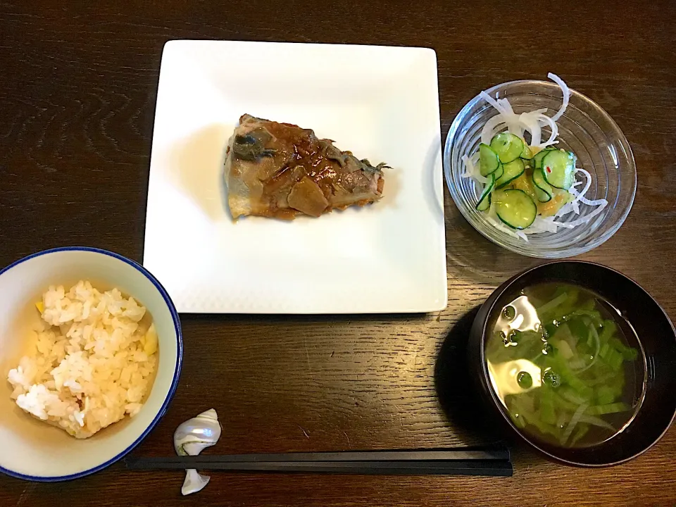 タケノコ御飯、サバの味噌煮、中華クラゲの和え物、高菜のお吸い物|カドラさん