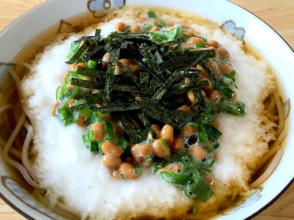 ねばねば大好き😋納豆とろろそば|けいさん