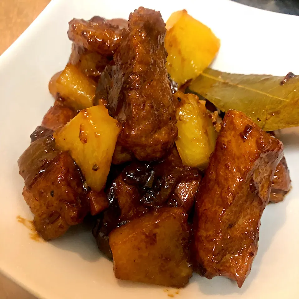 Filipino Pork Adobo dried with coconut milk and pineapple|Laarni Nabongさん