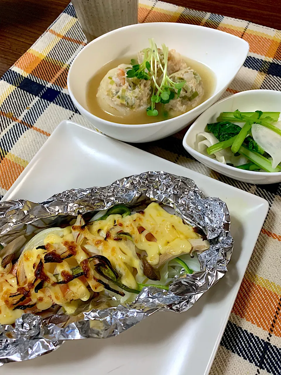 鮭のホイル焼き。カブのひき肉とエビ詰め。カブの浅漬け。|美也子さん