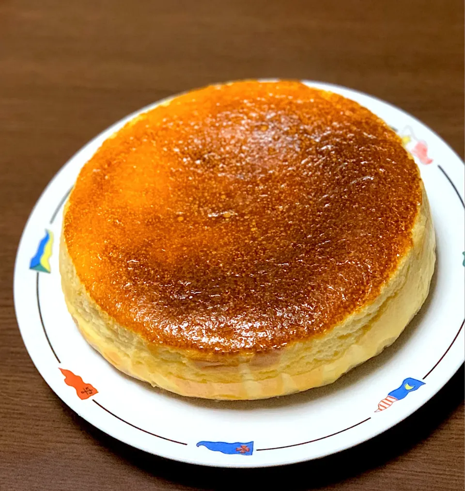 Snapdishの料理写真:娘の誕生日にベークドチーズケーキを焼きました|sakiさん