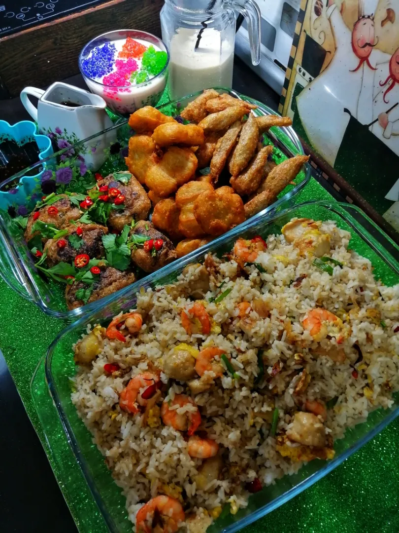 Day 4 fasting.. Fried rice, bergedil tauhu, nugget & keropok lekor..|azirasamsuddin771008055774さん