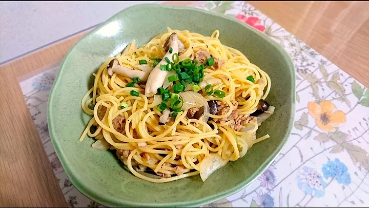 しめじとツナと玉ねぎの和風パスタ|みやさん