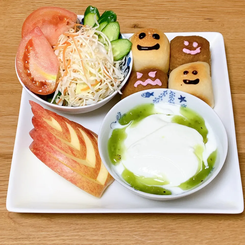 Snapdishの料理写真:ちぎりパン焼いたので朝ごはんに^ ^、|ヤマネコさん