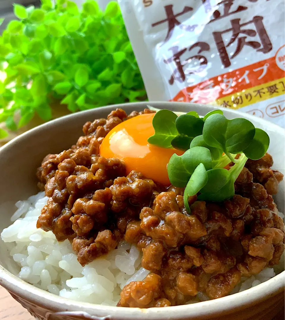 Snapdishの料理写真:大豆のお肉でそぼろ丼|9421beruさん