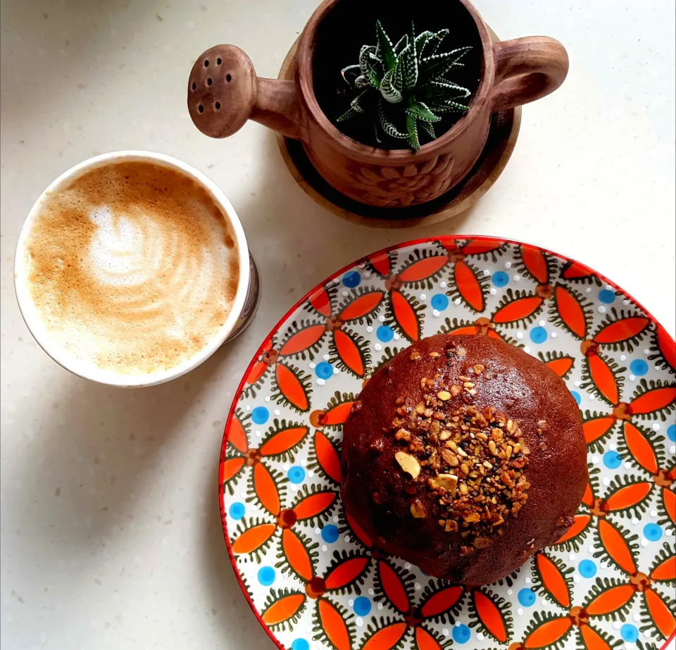 coffee granola bun and caouciino|Juneさん