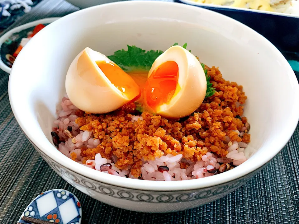 Snapdishの料理写真:とろ〜り煮卵の鶏そぼろ丼|Tomoさん